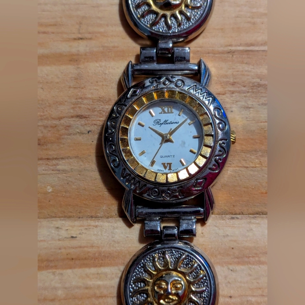 Unique reflection lady's watch art Deco stunning engraving suns in the band work